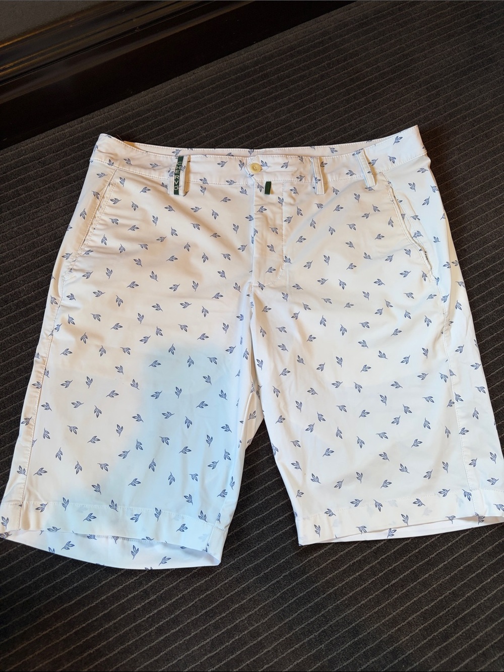 Chervo White golf Shorts with Navy Leaf Print